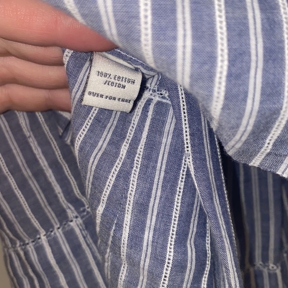 A&F light & flowy top 🌼 - Picture 6 of 6